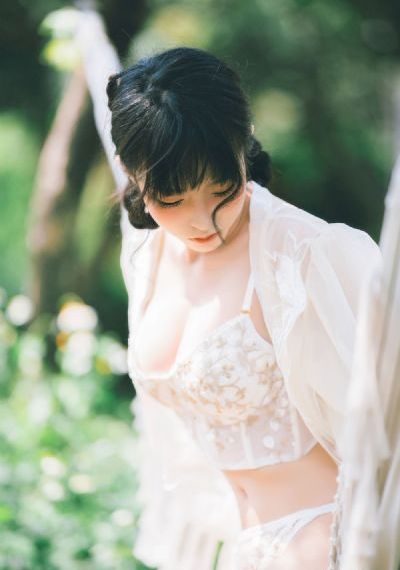 在厨房里插到她舒服到尿床