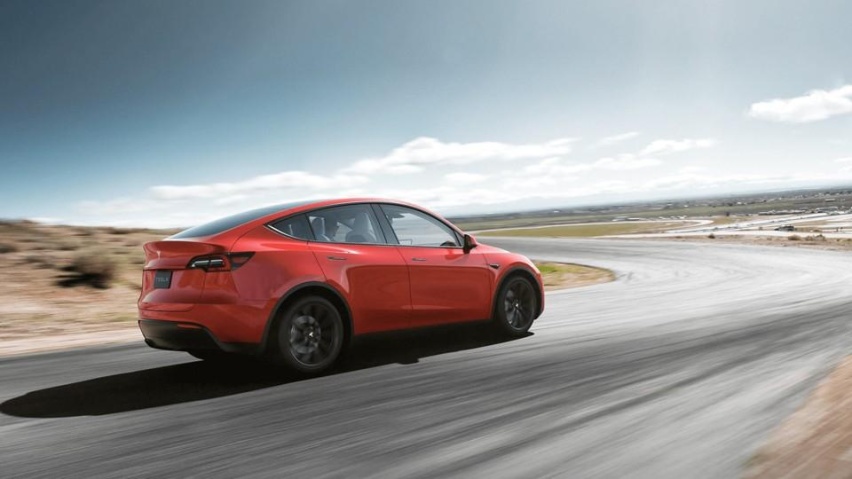 Model Y已失去性价比，逼出明年换代，开始向800V靠拢？