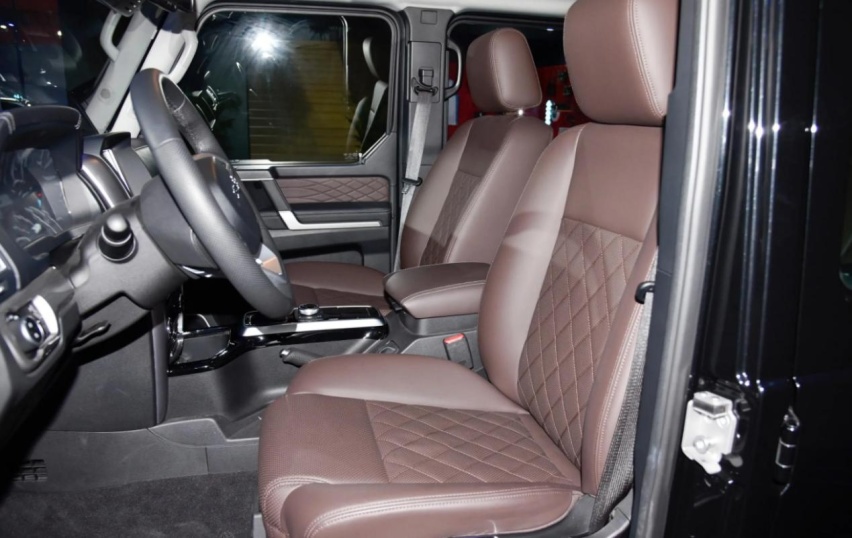 2023款北京BJ80，扭杆弹簧悬挂，稀有的菱特3.0T V6发动机