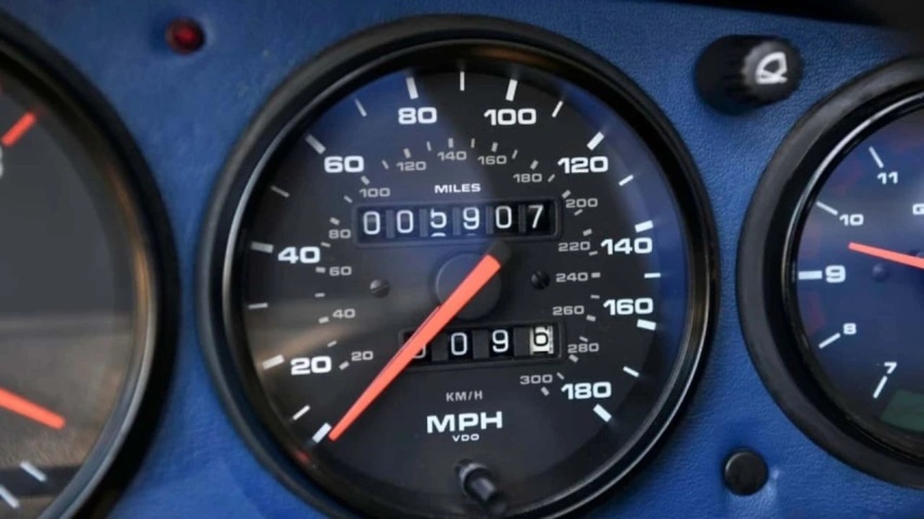 全世界15辆的轻量化超跑!1994年保时捷911