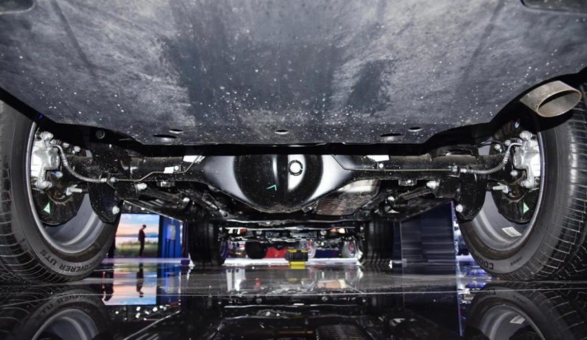 2023款北京BJ80，扭杆弹簧悬挂，稀有的菱特3.0T V6发动机