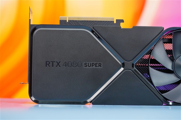 全黑化！NVIDIA RTX 4080 SUPER公版显卡图赏