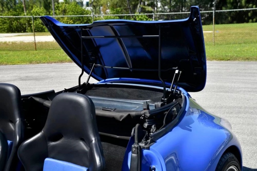 全世界15辆的轻量化超跑!1994年保时捷911