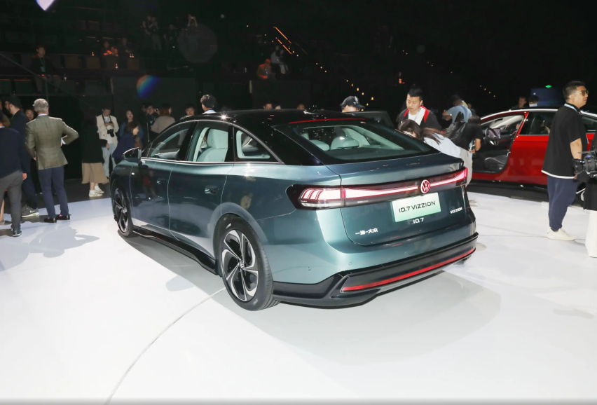 带你重新认识一汽·大众 ID.7 VIZZON：家用低配就很“香”！