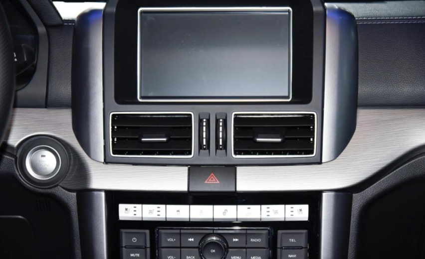 2023款北京BJ80，扭杆弹簧悬挂，稀有的菱特3.0T V6发动机