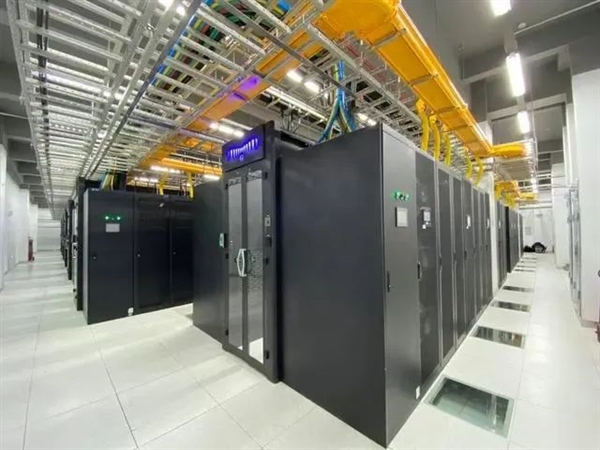 680亿亿次算力！中国移动武汉智算中心开放：一台GPU服务器上百万