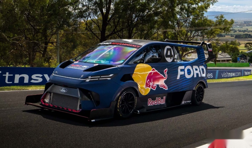 疯狂面包车，1400马力纯电动，福特全顺SuperVan 4.2刷新