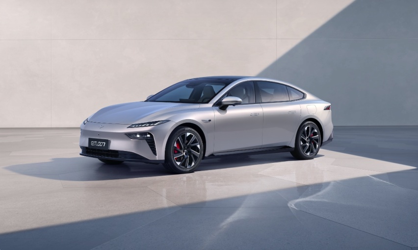 开年第一卷 15.96万元起 东风奕派eπ007大定强势开启