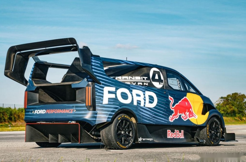 疯狂面包车，1400马力纯电动，福特全顺SuperVan 4.2刷新