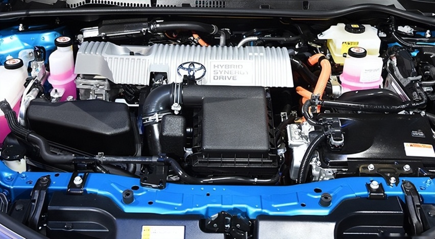 丰田坚持普通混动技术路线的原因是无充电桩负担，这个说法对吗？