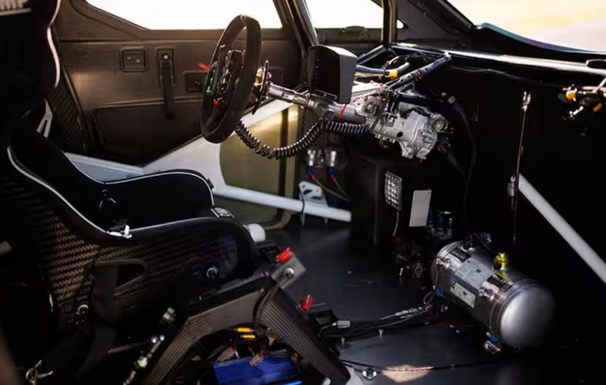 疯狂面包车，1400马力纯电动，福特全顺SuperVan 4.2刷新