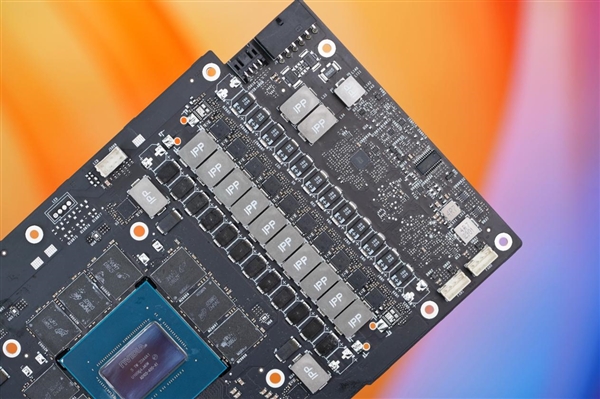 一体式合金银白外甲！七彩虹RTX 4080 SUPER Neptune水神图赏