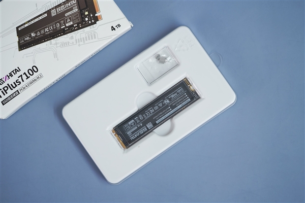 速度狂飙7000MB/s！长江存储致态TiPlus 7100 4TB SSD图赏