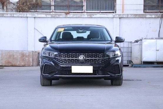 别总盯着合资品牌，国产豪车全新红旗H5同样出彩