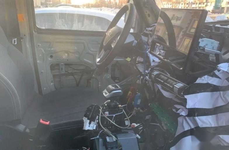 或搭载2.0T＋轻混 新款212决定不吃老本了？