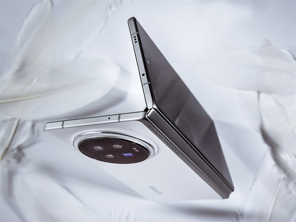 vivo X Fold3工业设计脱胎换骨：比iPhone 15 Pro Max还轻薄