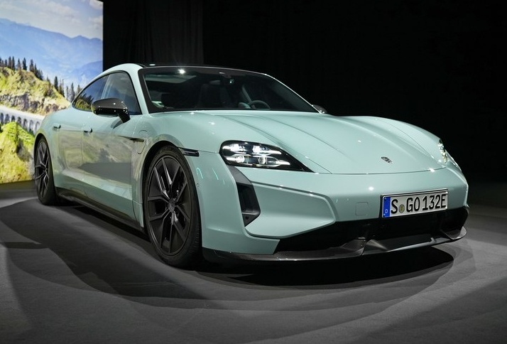 新款Taycan震撼来袭：内外兼修，速度与激情的完美融合！