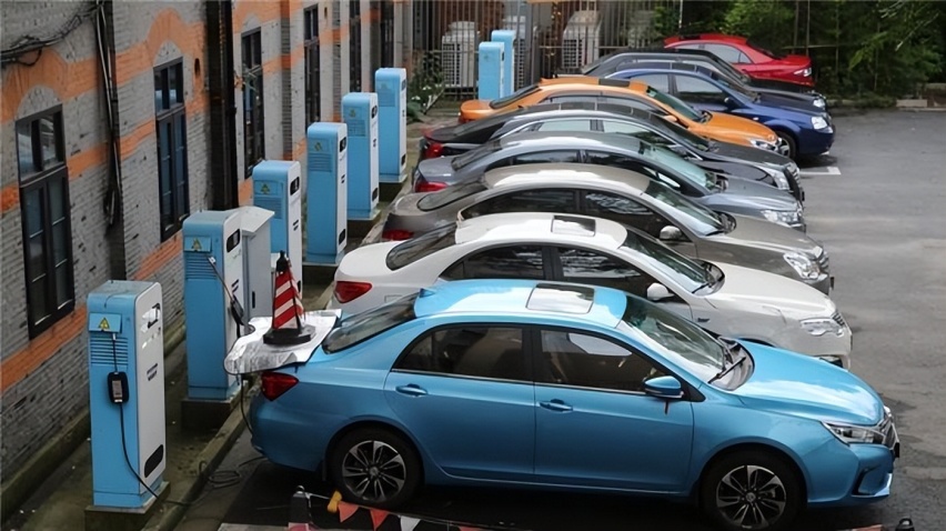 小米SU7保费超玛莎拉蒂，新能源车如何买保险才划算？