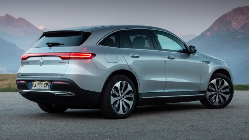 这设计有点一言难尽 快看海外曝光的奔驰GLC纯电版