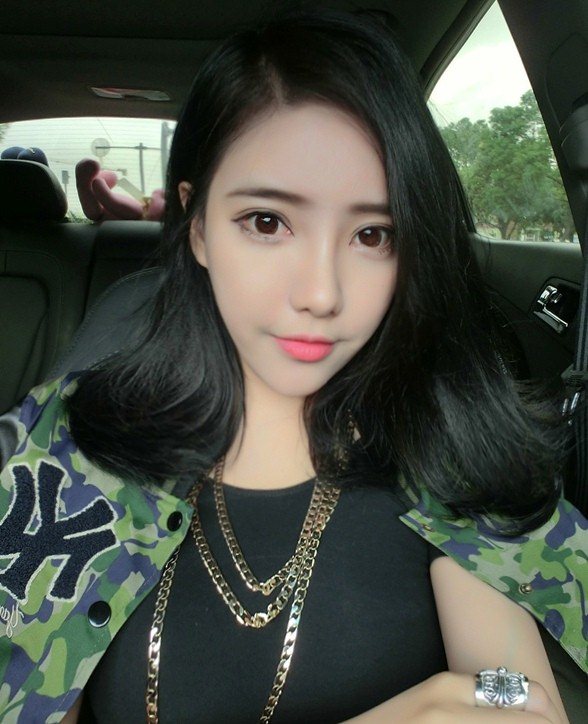 甜美漂亮的女生qq空间素材 我承认我害怕孤单害怕寂寞