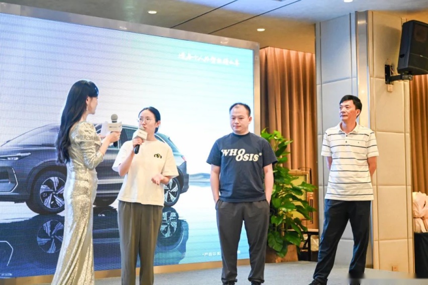 吉利银河E5重庆火爆交付 智享纯电SUV启航