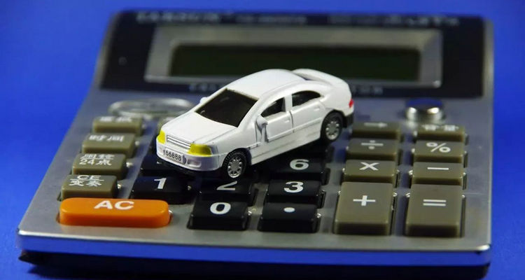 车险第一年和第二年差多少钱(车险第一年和第二年差多少钱.保额多少)