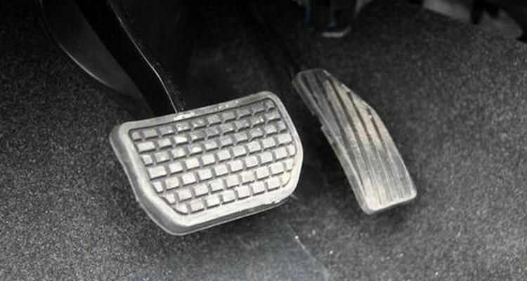 怎么判断刹车空气没排干净(怎么判断刹车是否有空气)