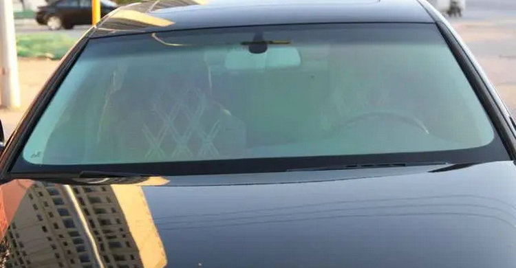 汽车前挡风玻璃贴膜有必要吗(汽车前挡风玻璃裂纹修复)