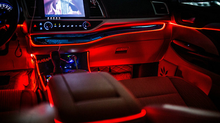 车内氛围灯多少钱一套(车内氛围灯多少色最好)