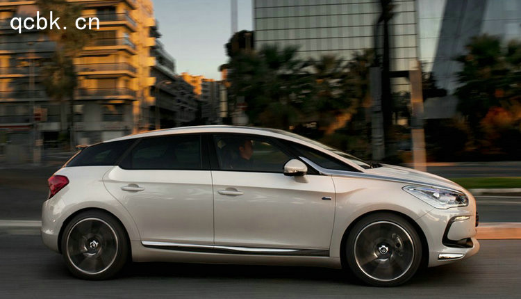 汽车镀膜剂伤车漆吗(镀膜剂对车有什么好处)