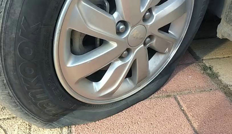 车胎没气了怎么开去修车店(车胎没气了怎么打气)