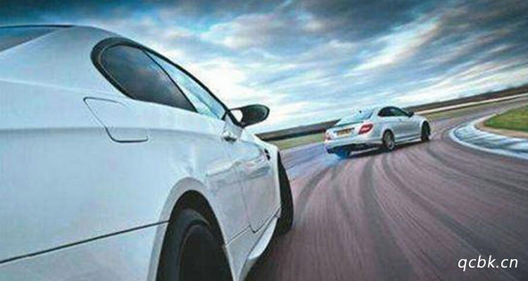 汽车起步时有顿挫感是怎么回事(汽车起步时有顿挫)