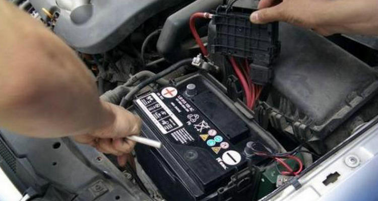 车子启动状态下电瓶会亏电吗(车子启动状态下可以锁车吗)