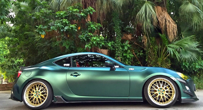 车膜太黑了看不到倒车镜怎么办(车膜太黑了看不到后视镜)