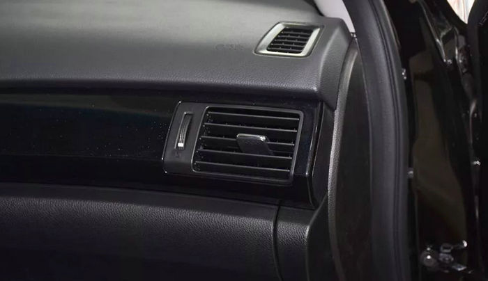 停车时开空调怎样防止中毒(停车时开空调怎么除雾)