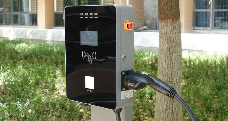 家里安装充电桩需要三相电吗(家里安装充电桩需要多少钱)