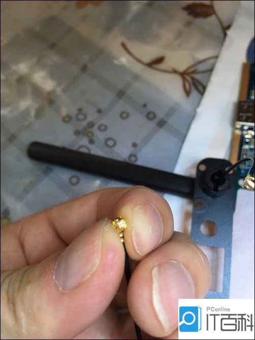 无线路由器怎么换天线 无线路由改装SMA天线接口的教程