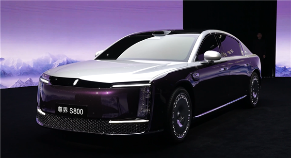 华为首款百万级豪车！鸿蒙智行尊界S800登上《春晚》舞台