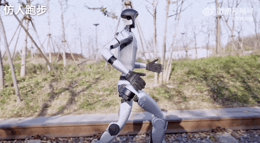 宇树机器人上演弯道超人 歪果仁看呆：质疑是特效