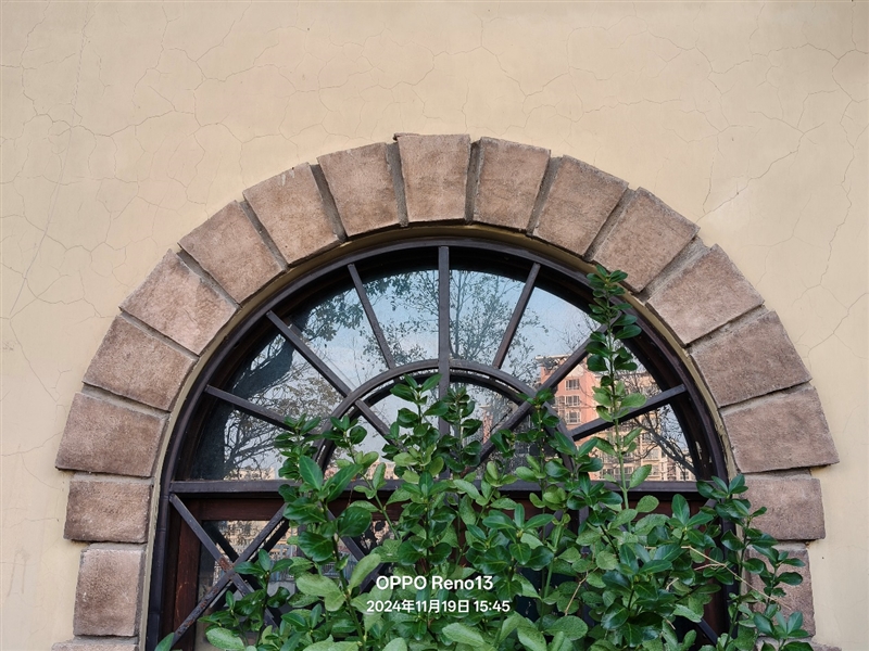 果味安卓新体验！OPPO Reno13评测：这是一款专为女生打造的理想手机