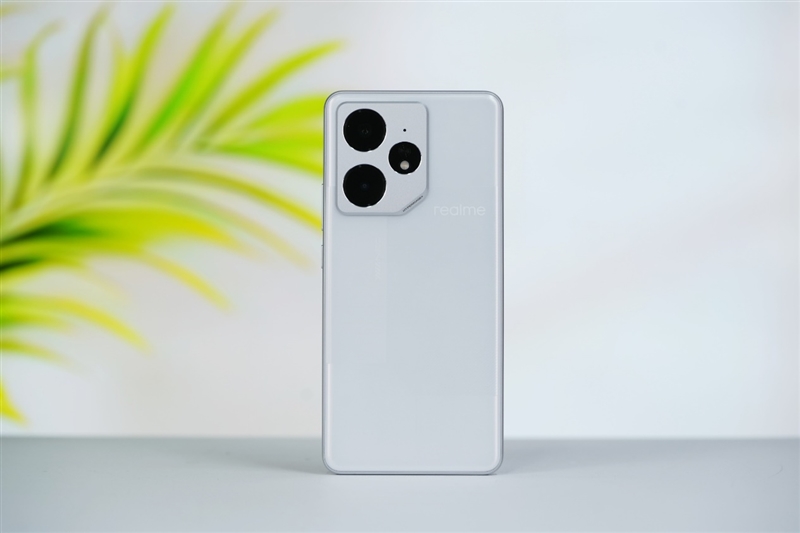 续航超强、游戏无敌！真我Neo7深度评测：一款更懂年轻人的天玑9300+电竞旗舰