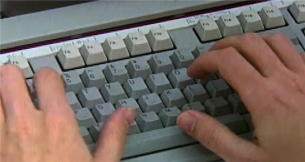 吹个口哨就能免费打电话 黑客鼻祖是怎么破解电话系统的