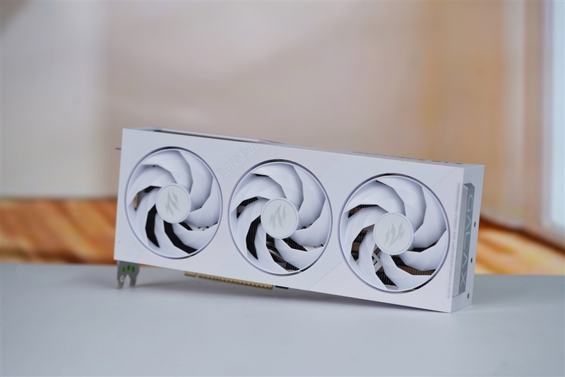 影驰GeForce RTX 5080圣刃OC显卡评测：小尺寸高性能 高端玩家完美之选