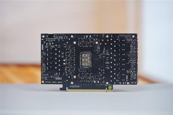 7片三折扇叶！影驰RTX 5080圣刃OC显卡图赏