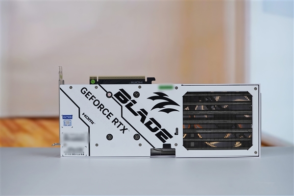 7片三折扇叶！影驰RTX 5080圣刃OC显卡图赏
