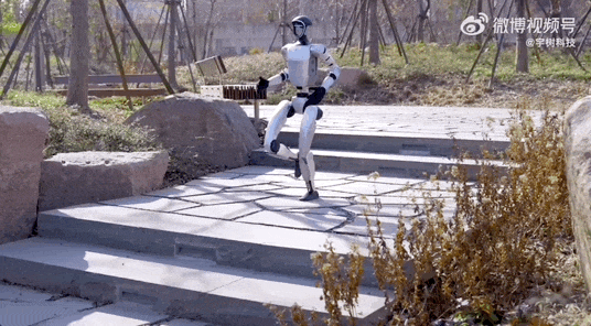 宇树机器人上演弯道超人 歪果仁看呆：质疑是特效