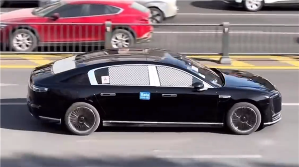 华为百万级豪车 尊界S800路试 博主：对顶豪人群理解很深刻