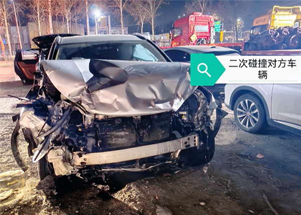 问界M9高速上被邻车撞击再遭二次事故：整车报废、人员安全