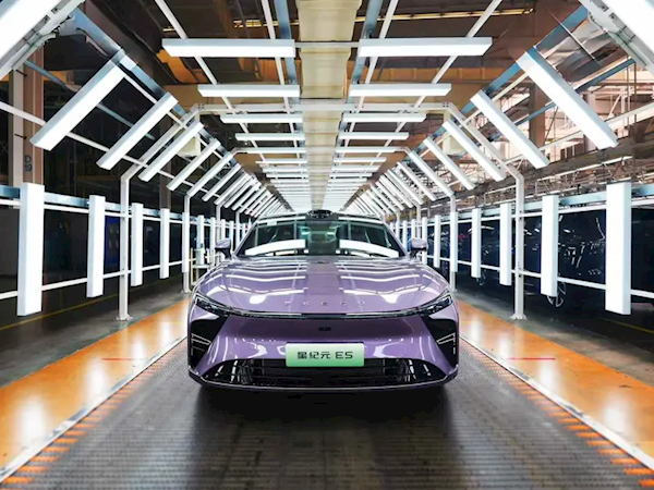 星纪元ES增程版首批量产车正式下线：续航1645km、17.5分钟充至80%