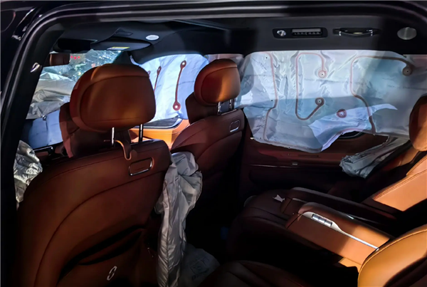 问界M9高速上被邻车撞击再遭二次事故：整车报废、人员安全